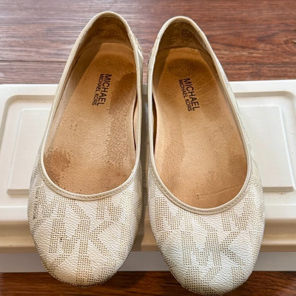 Michael Kors MK Logo Ballet Flats Cream Monogram Driving Shoes Size 7.5